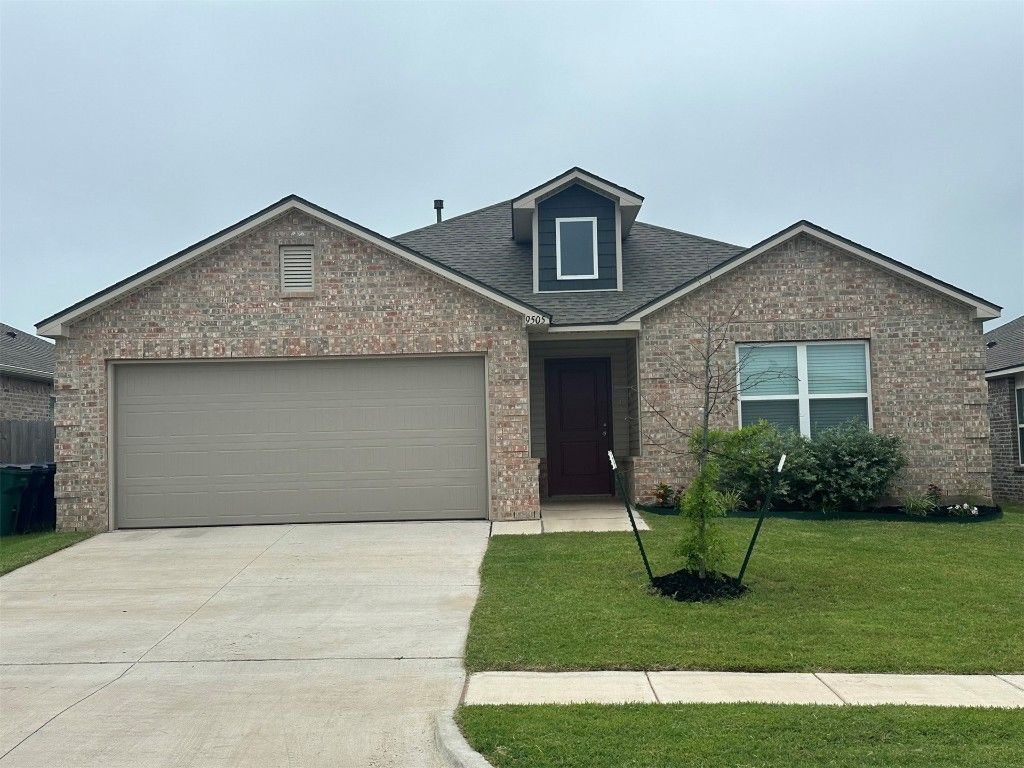 9505 Saddle Drive, Yukon, OK 73099