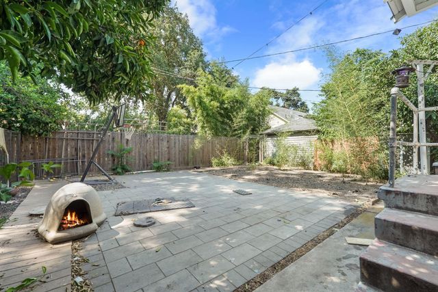 728 W Acacia St, Stockton, CA 95203