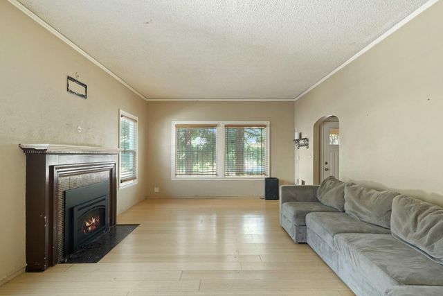 728 W Acacia St, Stockton, CA 95203