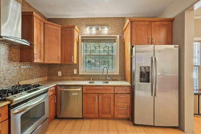 728 W Acacia St, Stockton, CA 95203