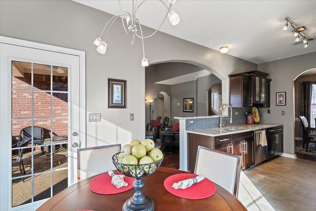 9605 MISTY KNOLL DR, Memphis, TN 38016