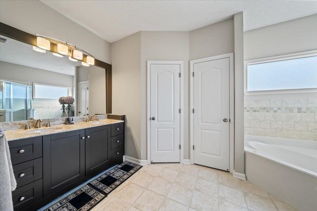 9605 MISTY KNOLL DR, Memphis, TN 38016