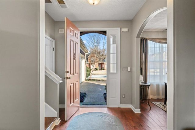 9605 MISTY KNOLL DR, Memphis, TN 38016