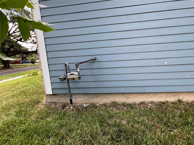2323 Oakdale Street, Houston, TX 77004
