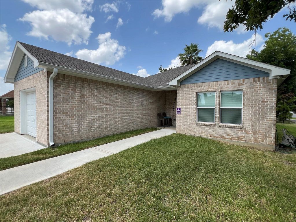 2323 Oakdale Street, Houston, TX 77004