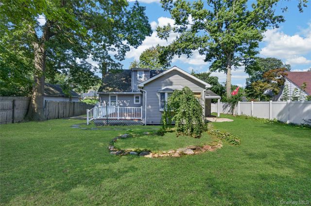 10 Field Place, Huntington Station, NY 11746