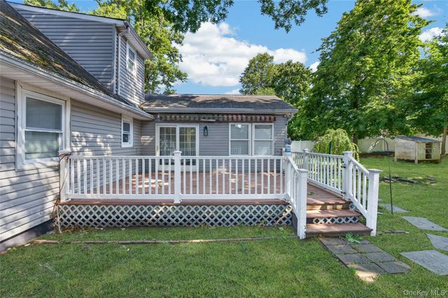 10 Field Place, Huntington Station, NY 11746