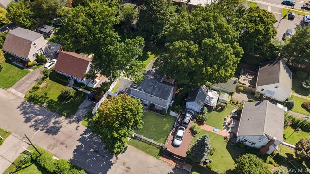 10 Field Place, Huntington Station, NY 11746
