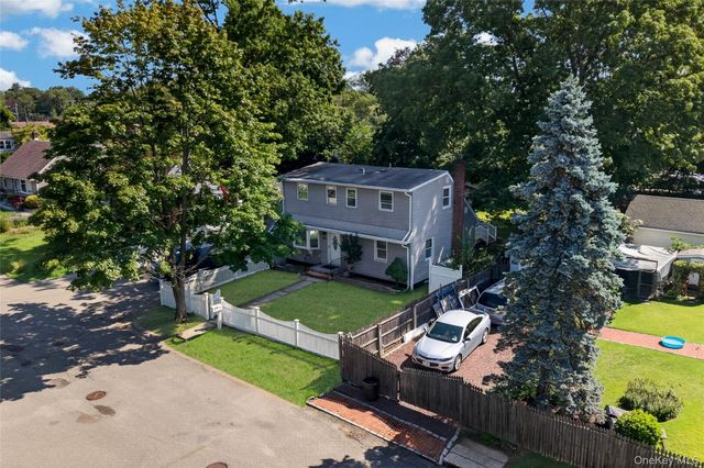 10 Field Place, Huntington Station, NY 11746
