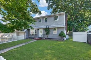 10 Field Place, Huntington Station, NY 11746