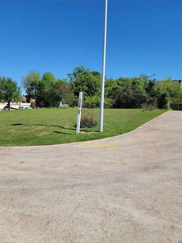 104 Capetown Way, Conroe, TX 77356