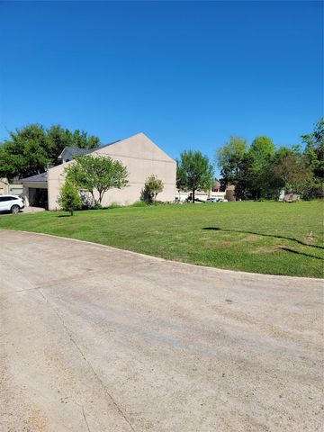 104 Capetown Way, Conroe, TX 77356