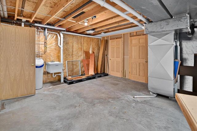 6 Fredericksburg Court, Madison, WI 53718
