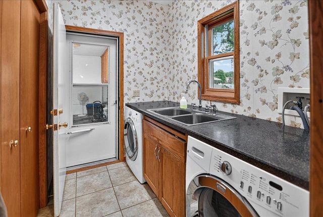 6 Fredericksburg Court, Madison, WI 53718