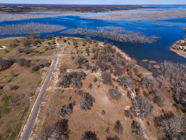 800 Waters Edge Way, Dodd City, TX 75438