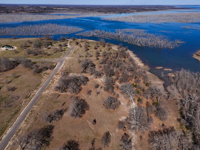 800 Waters Edge Way, Dodd City, TX 75438