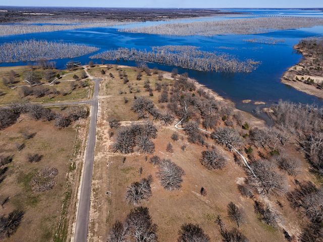 800 Waters Edge Way, Dodd City, TX 75438