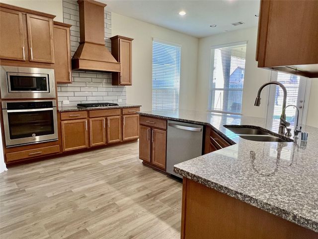 914 Windy Garden Way, Richmond, TX 77406