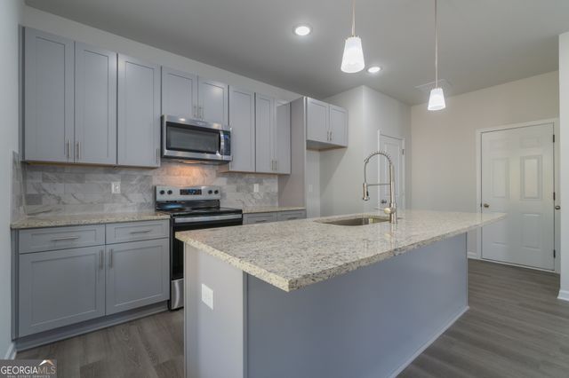 1031 Lakeshore Drive, Jonesboro, GA 30236