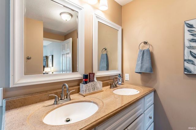 902 Windrift Lane, Fort Wayne, IN 46845
