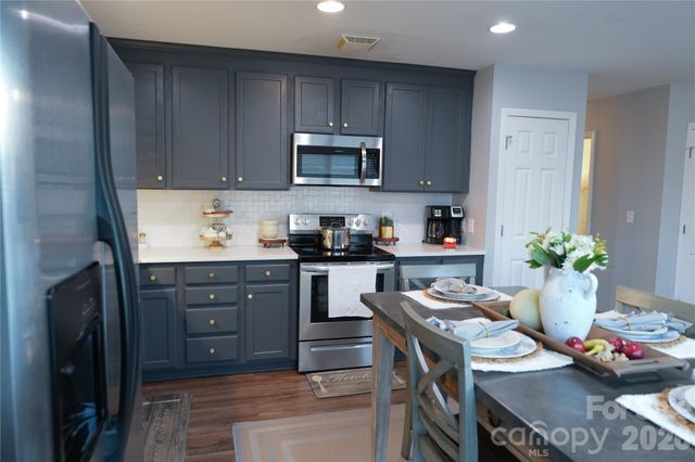 713 Willie Beatty Court, Statesville, NC 28677