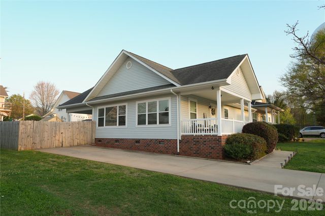 713 Willie Beatty Court, Statesville, NC 28677