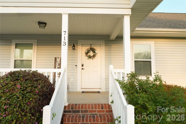 713 Willie Beatty Court, Statesville, NC 28677