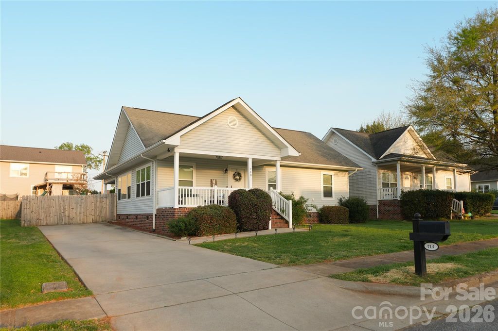 713 Willie Beatty Court, Statesville, NC 28677