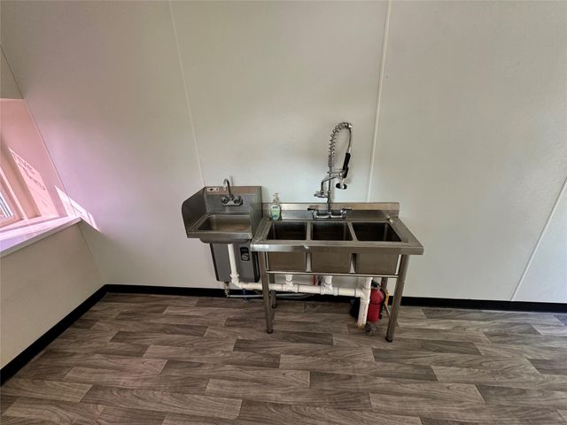 10096 S Us Highway 183 Highway, Lockhart, TX 78644