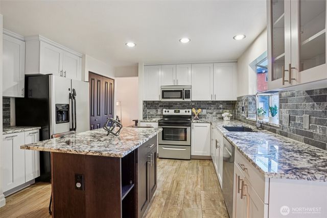 27114 109th Court SE, Kent, WA 98030