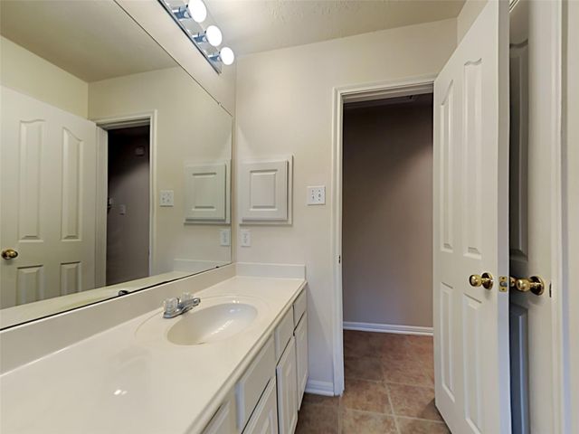 155 S Queenscliff Circle, Spring, TX 77382