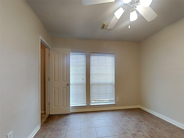 155 S Queenscliff Circle, Spring, TX 77382