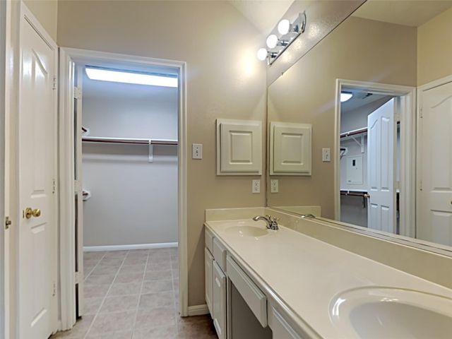 155 S Queenscliff Circle, Spring, TX 77382