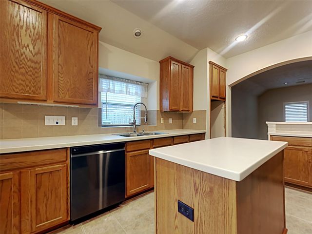 155 S Queenscliff Circle, Spring, TX 77382