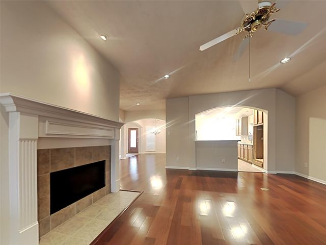 155 S Queenscliff Circle, Spring, TX 77382