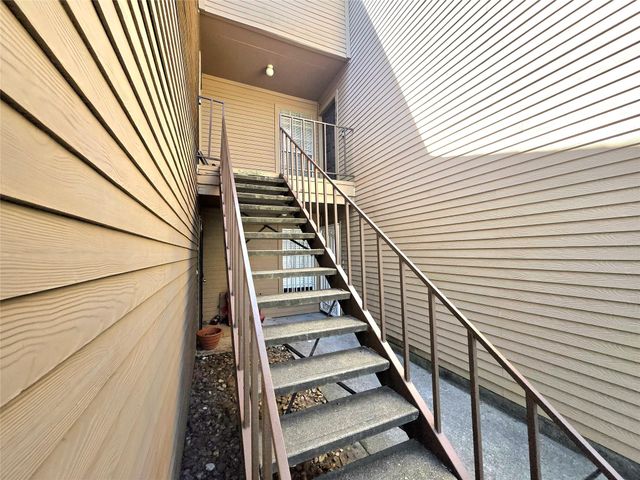 10555 Turtlewood Court 2105, Houston, TX 77072