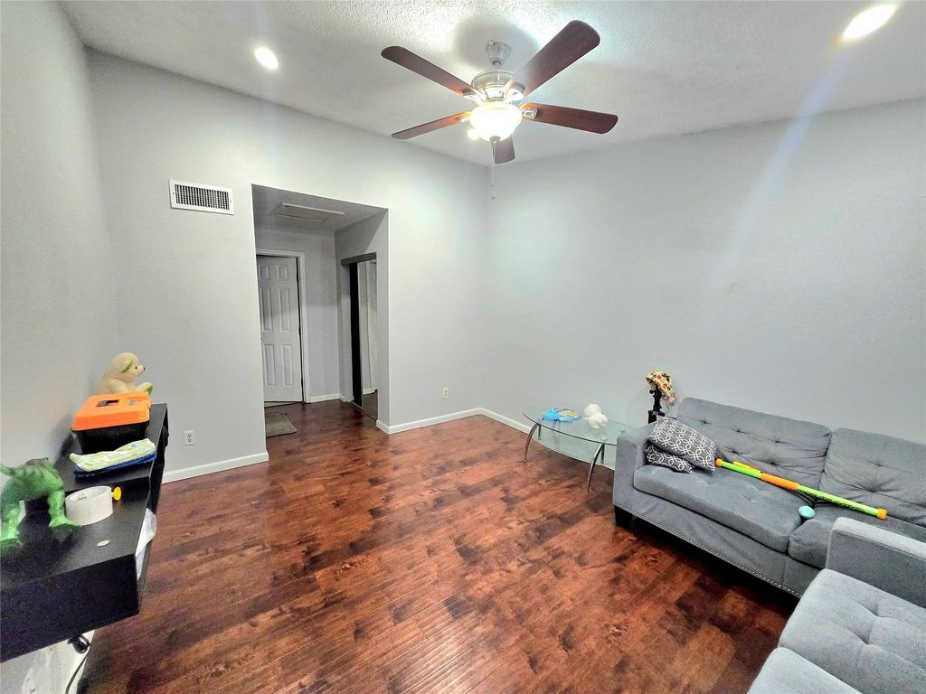10555 Turtlewood Court 2105, Houston, TX 77072