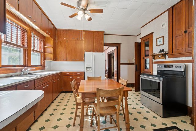 116 Liberty Street, Manchester, IA 52057