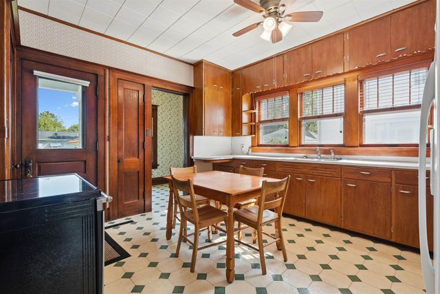 116 Liberty Street, Manchester, IA 52057