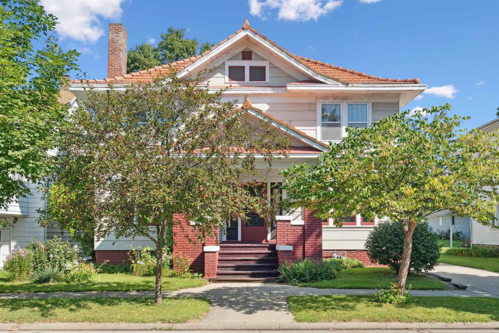 116 Liberty Street, Manchester, IA 52057