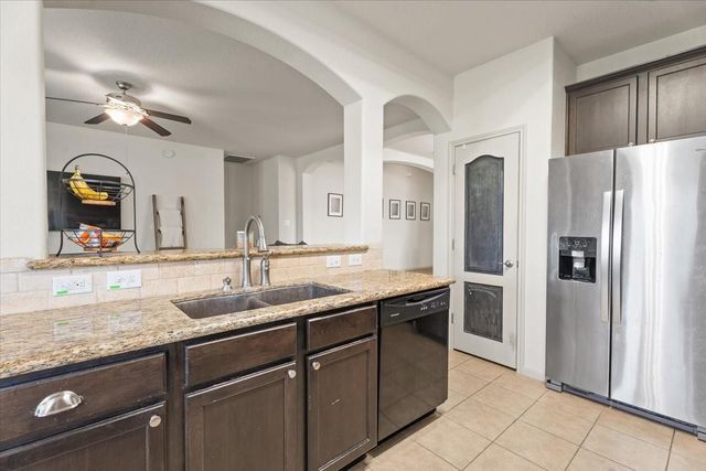 285 Country Crossing Circle, Magnolia, TX 77354