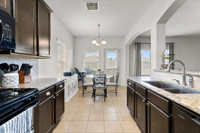 285 Country Crossing Circle, Magnolia, TX 77354