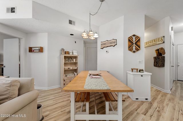 4230 Wilshire Boulevard Apt 104, Wilmington, NC 28403