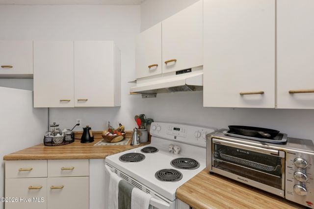 4230 Wilshire Boulevard Apt 104, Wilmington, NC 28403