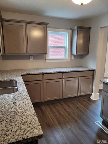 202 Wisconsin Avenue, Alton, IL 62002