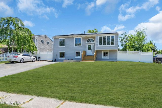 24 Woodlark Road, Toms River, NJ 08755