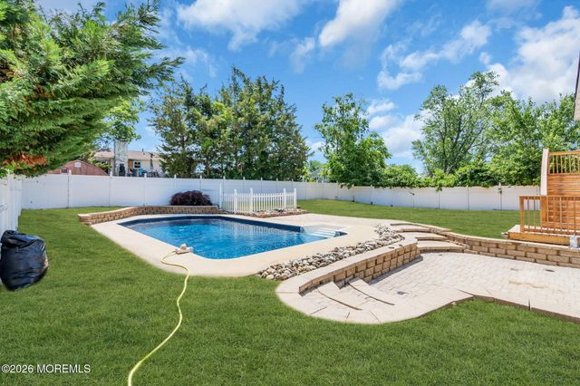 24 Woodlark Road, Toms River, NJ 08755