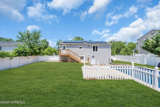 24 Woodlark Road, Toms River, NJ 08755