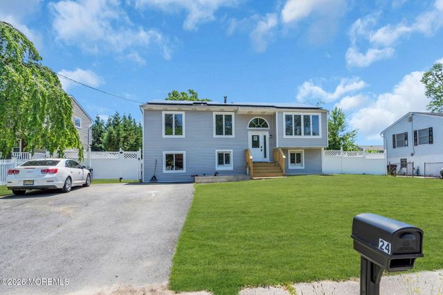 24 Woodlark Road, Toms River, NJ 08755