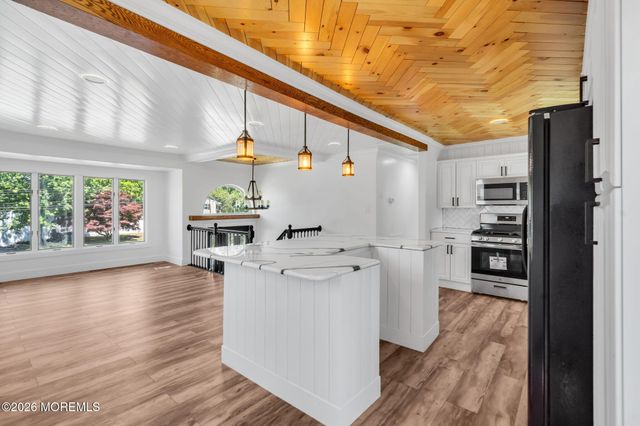 24 Woodlark Road, Toms River, NJ 08755